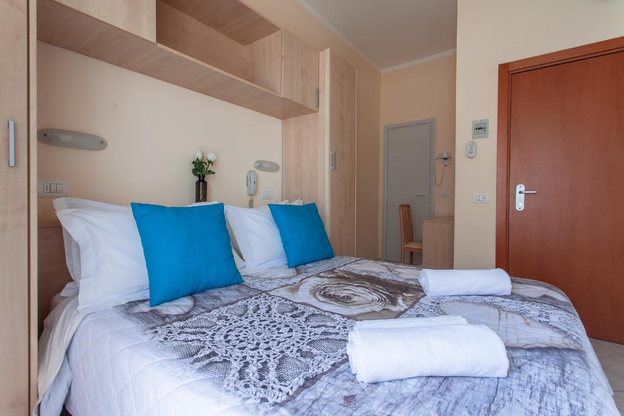 Hotel Giove Dipendenza Hotel Fiamma Cesenatico Habitación foto